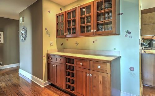 61 Morningside Dr, Milford CT 06460-7717 exterior