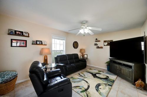 210 Leawood Cir, Naples FL 34104-4133 exterior