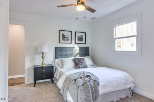 1349 Eastern Pl, Grand Rapids MI 49505-5221 exterior