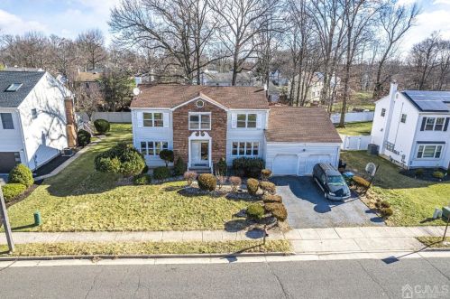 18 Bernice St, Edison, NJ 08820-1727