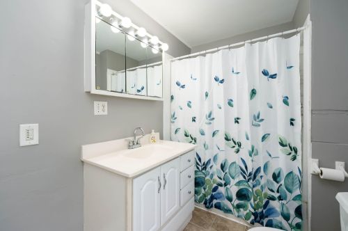 4624 1 St, Kalamazoo MI 49009-7943 exterior