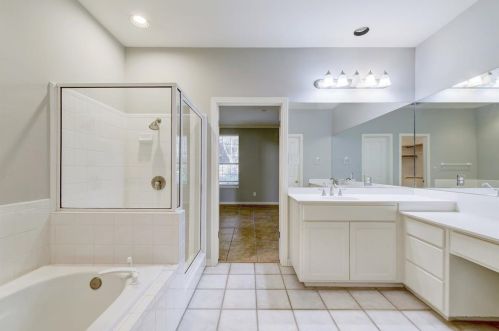 5406 Courtyard Dr, Austin TX 78730-5015 exterior