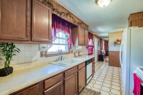 203 Murphy Ln, Chicopee MA 01020-4837 exterior