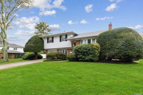 10 Glendale Dr, Huntington Station, NY 11747-1208