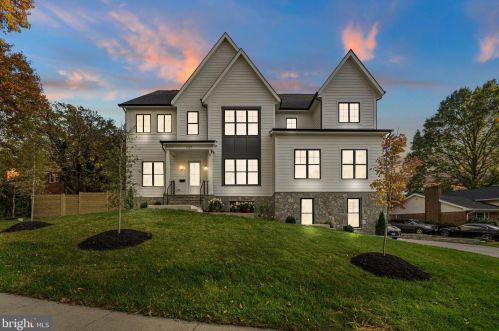 1327 Mayflower Dr, Mc Lean VA 22101-3405 exterior