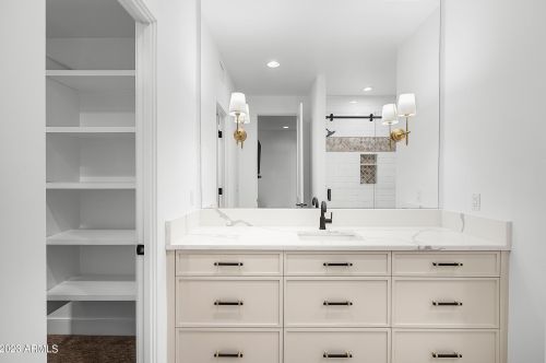 5841 Echo Canyon Cir, Phoenix AZ 85018-1243 exterior