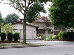 393 Brookline St, Newton, MA 02459-3142