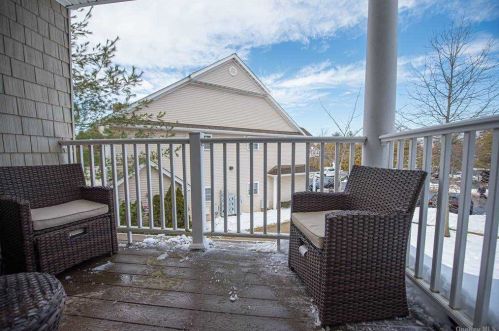 30 Della Dr, Babylon NY 11704-6240 exterior