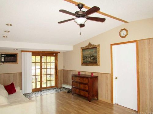 36 Belmont Ave, Windsor CT  06095-3335 exterior