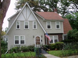 95 Larchmont Ave, Newton, MA 02468-2013