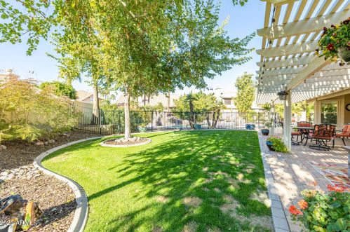 17002 32 Way, Phoenix AZ 85018-3973 exterior