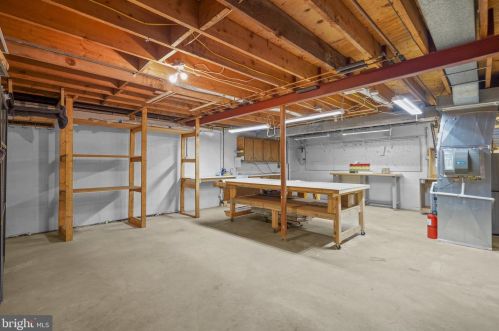 18011 Ml Crk Dr, Rockville MD 20855-1023 exterior