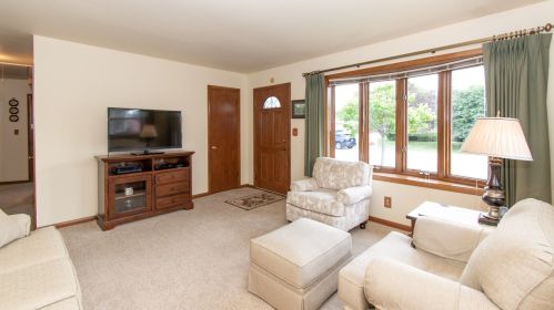 3687 69th St, Milwaukee, WI 53220-1201