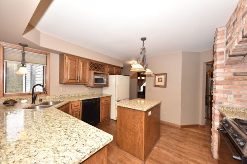 6945 Tesch Ave, Milwaukee WI 53220-2417 exterior