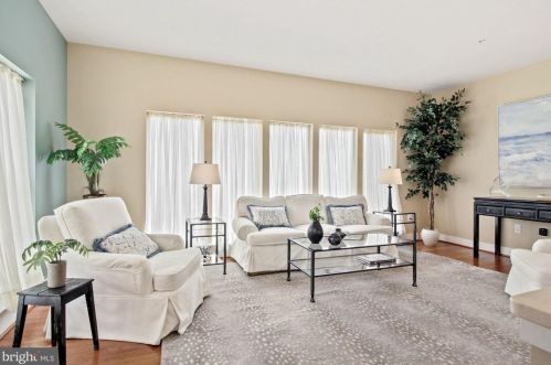 900 King Farm Blvd, Rockville MD  20850-6610 exterior