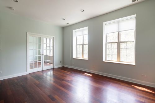 3118 Byron St, Chicago, IL 60618-3404