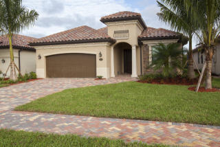 2866 Aviamar Cir, Naples, FL