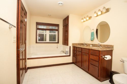 3998 Kimberly Ave, Milwaukee WI 53221-4553 exterior