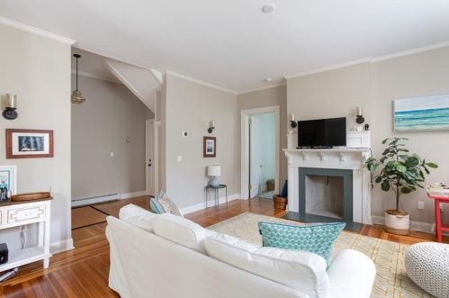 29 Champlin St, Middletown RI 02840-2879 exterior