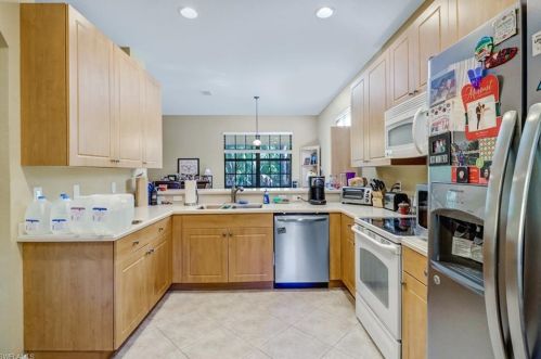 7654 Bristol Cir, Naples FL 34120-0697 exterior