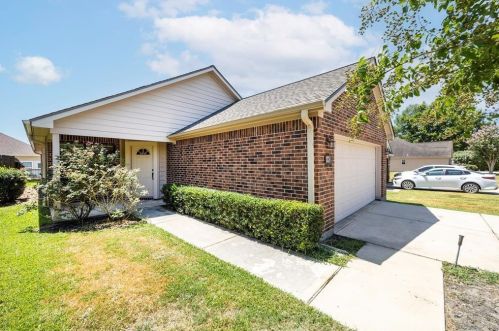 119 Golfview Ct, Montgomery TX  77356-8853 exterior