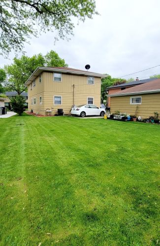 6565 73rd St, Milwaukee, WI 53223-6121