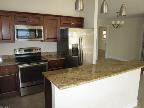 865 101st Ave, Naples, FL 34108-3208