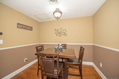 30 Della Dr, Babylon NY 11704-6240 exterior