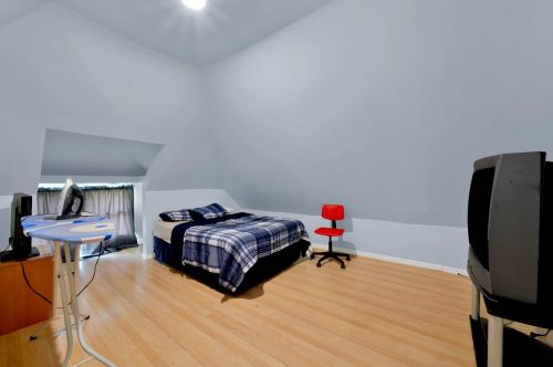 2252 Lawndale Ave, Chicago IL 60629-4345 exterior