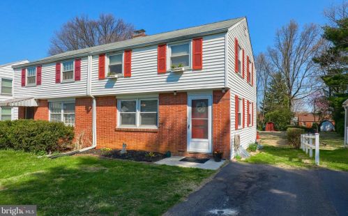 223 Elizabeth Dr, Lancaster, PA 17601-4367