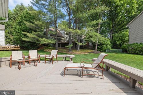 933 Willowleaf Way, Rockville MD 20854-2946 exterior