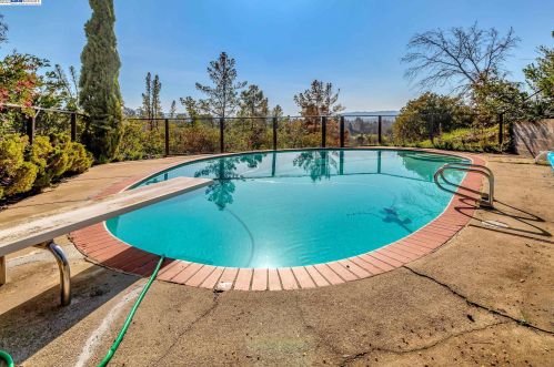 2850 Madeira Way, Concord CA  94523-2023 exterior