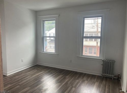 18 Grove Ter, Irvington NJ  07111-3820 exterior