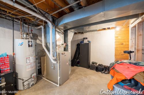 941 Northlawn St, Grand Rapids MI 49505-3717 exterior