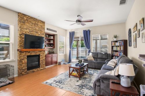 1072 La Paloma St, Turlock CA  95382-0485 exterior