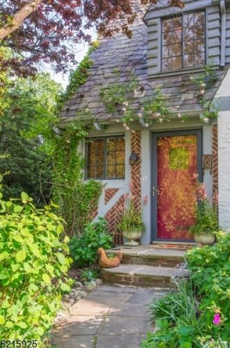 15 Chester Rd, Montclair, NJ 07043-2412