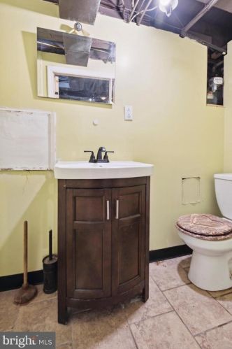 435 Ellis Ave, Darby PA 19023-2708 exterior