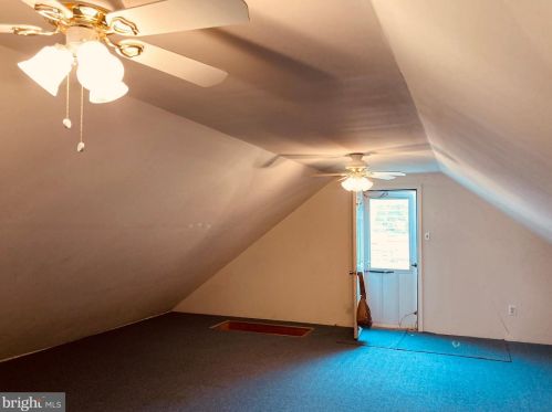 1172 Laurel Ln, Huntingdon Valley PA 19006-3216 exterior