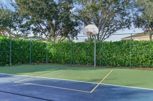 2062 Grv Dr, Naples FL 34120-1424 exterior