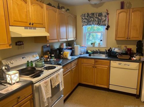 99 School St, Killingly CT 06239-3022 exterior