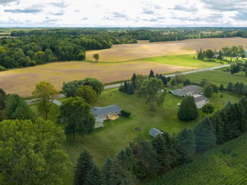 1044 Union Rd, Manitowoc WI 54220-9451 exterior