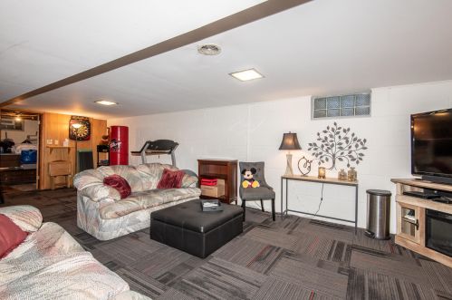 6957 Verona Ct, Milwaukee WI 53227-4429 exterior