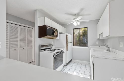 65 Park Gate Dr, Edison NJ 08820-4025 exterior