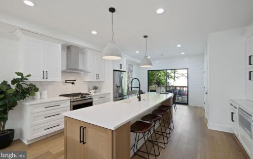 2410 37th St, Washington DC  20007-1835 exterior