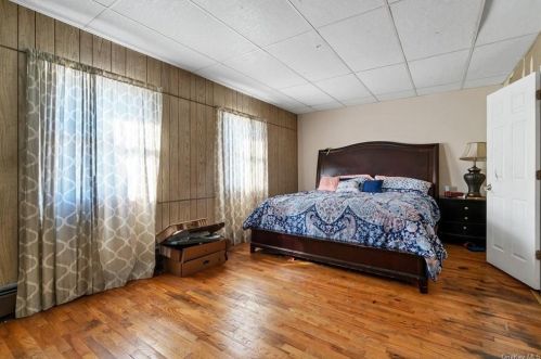 4 Hampton Ct, Middletown NY 10941-1610 exterior