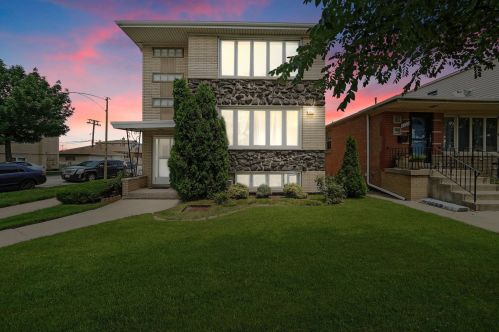 6724 63rd St, Chicago IL 60638-4004 exterior