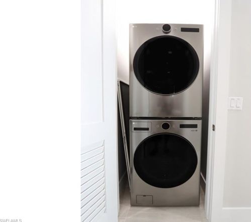 1395 Curlew Ave, Naples FL 34102-3483 exterior