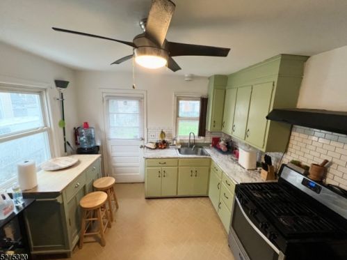 1452 Front St, Plainfield NJ 07060-1033 exterior