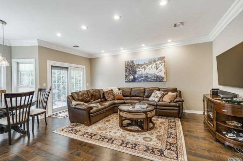 90 Hamlet Dr, Commack NY 11725-4438 exterior