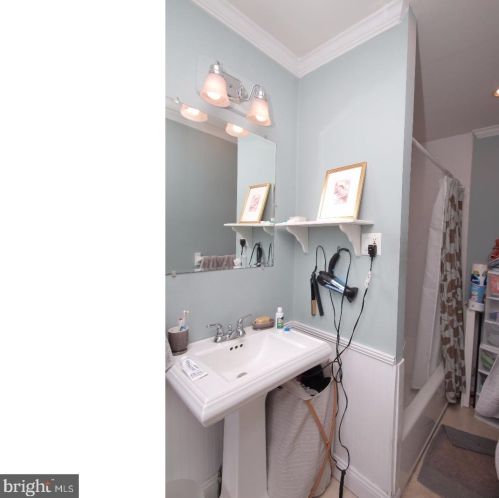 2218 Delancey Pl, Philadelphia PA  19103-2532 exterior